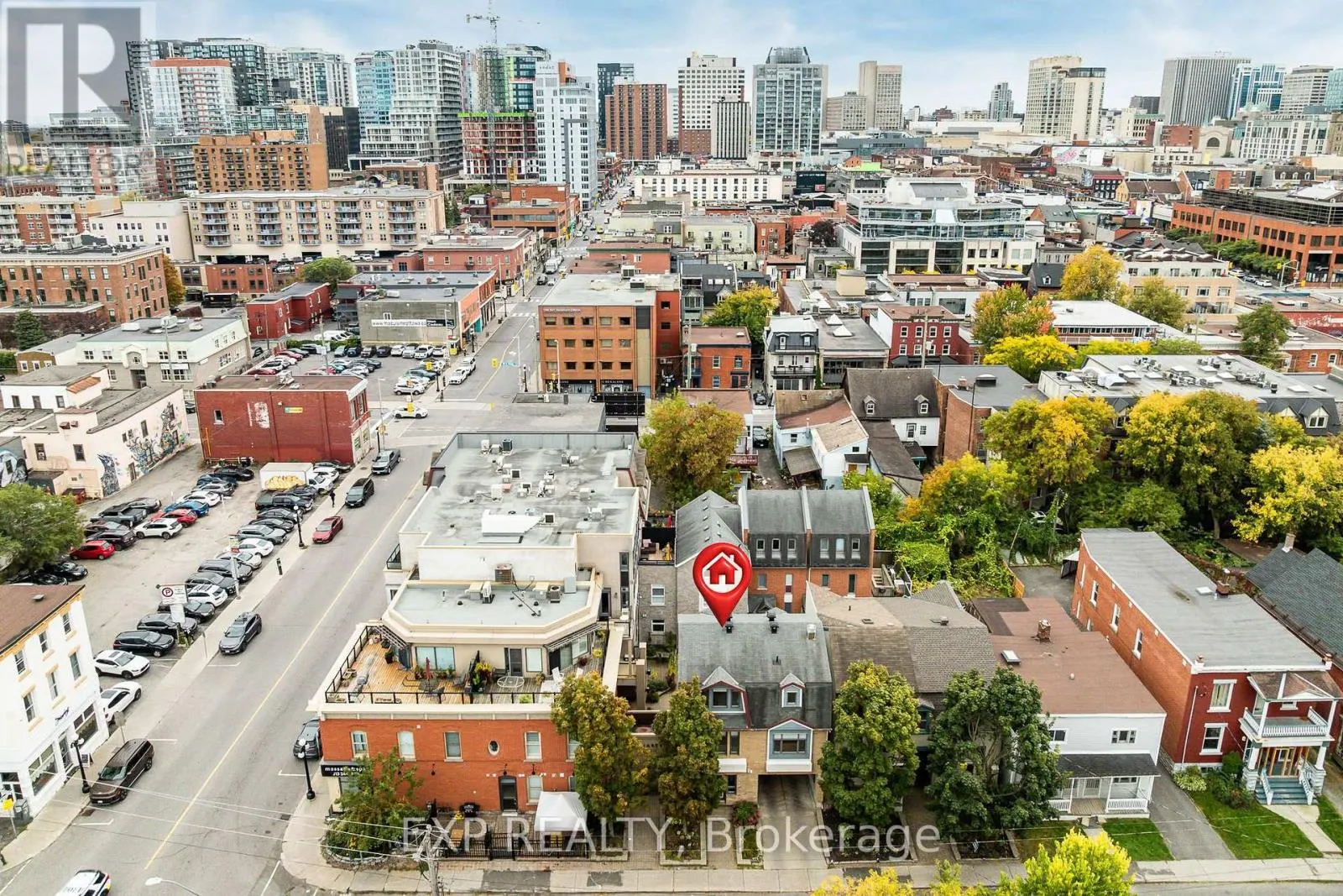 UNIT 1 LEVEL 1 - 122 GUIGUES AVENUE W
