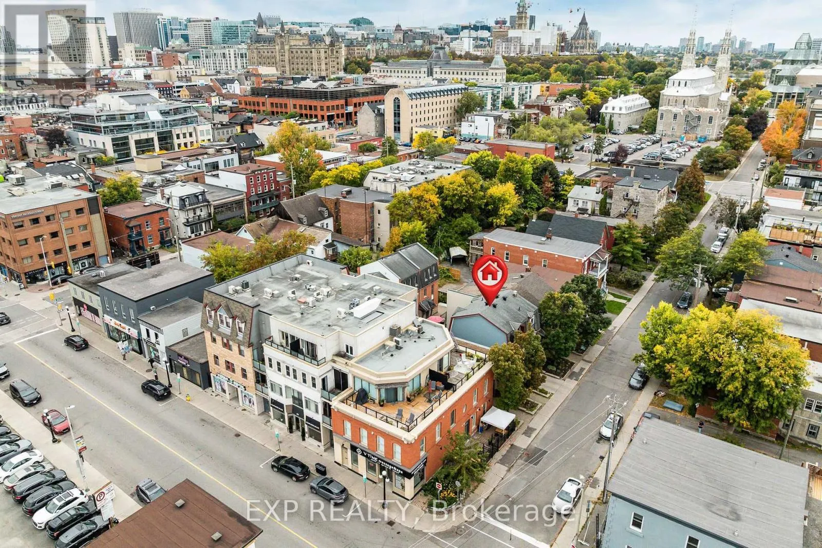 UNIT 1 LEVEL 1 - 122 GUIGUES AVENUE W