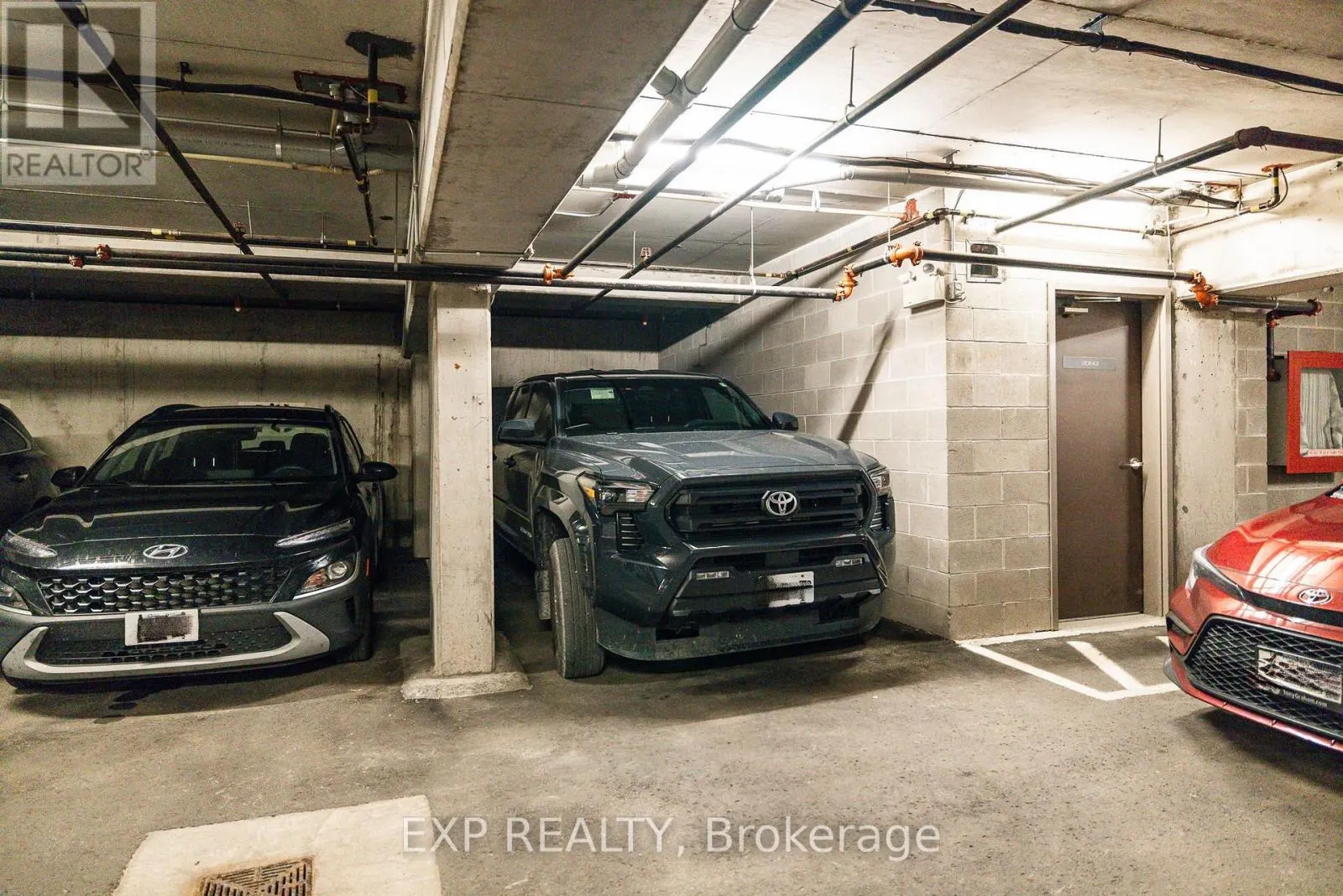 UNIT 1 LEVEL 1 - 122 GUIGUES AVENUE W