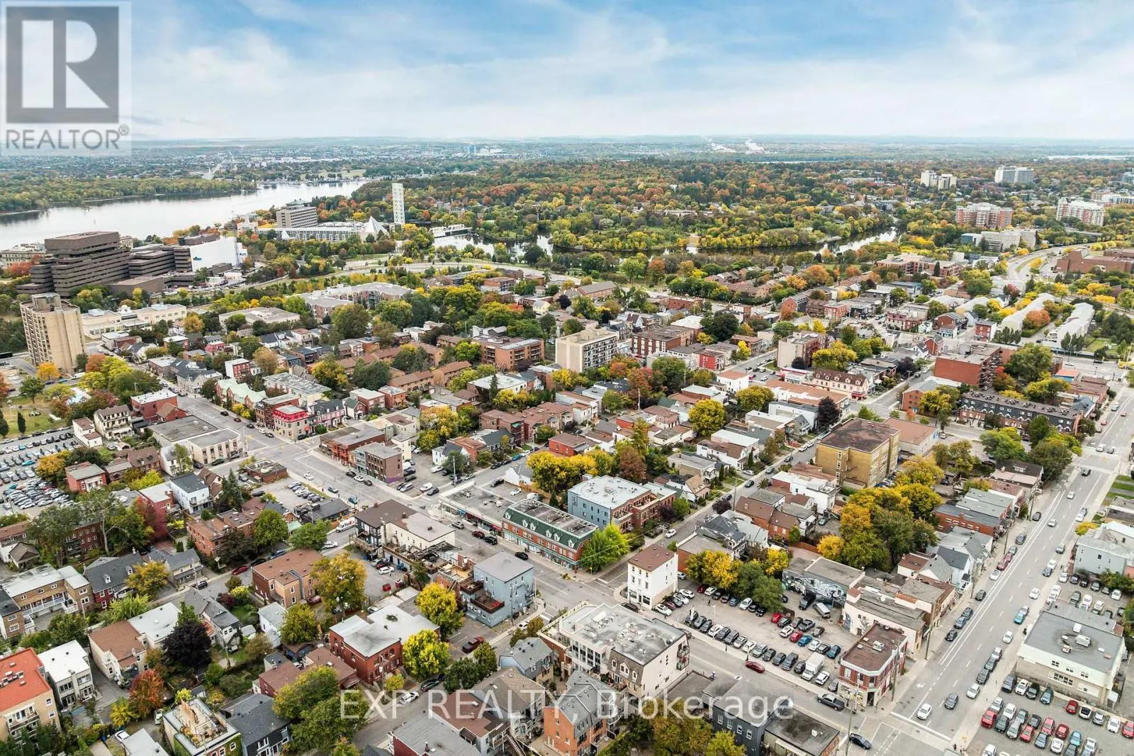 UNIT 1 LEVEL 1 - 122 GUIGUES AVENUE W