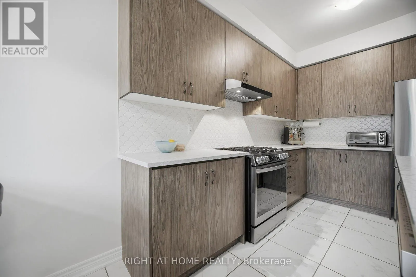 79 - 166 DEERPATH DRIVE