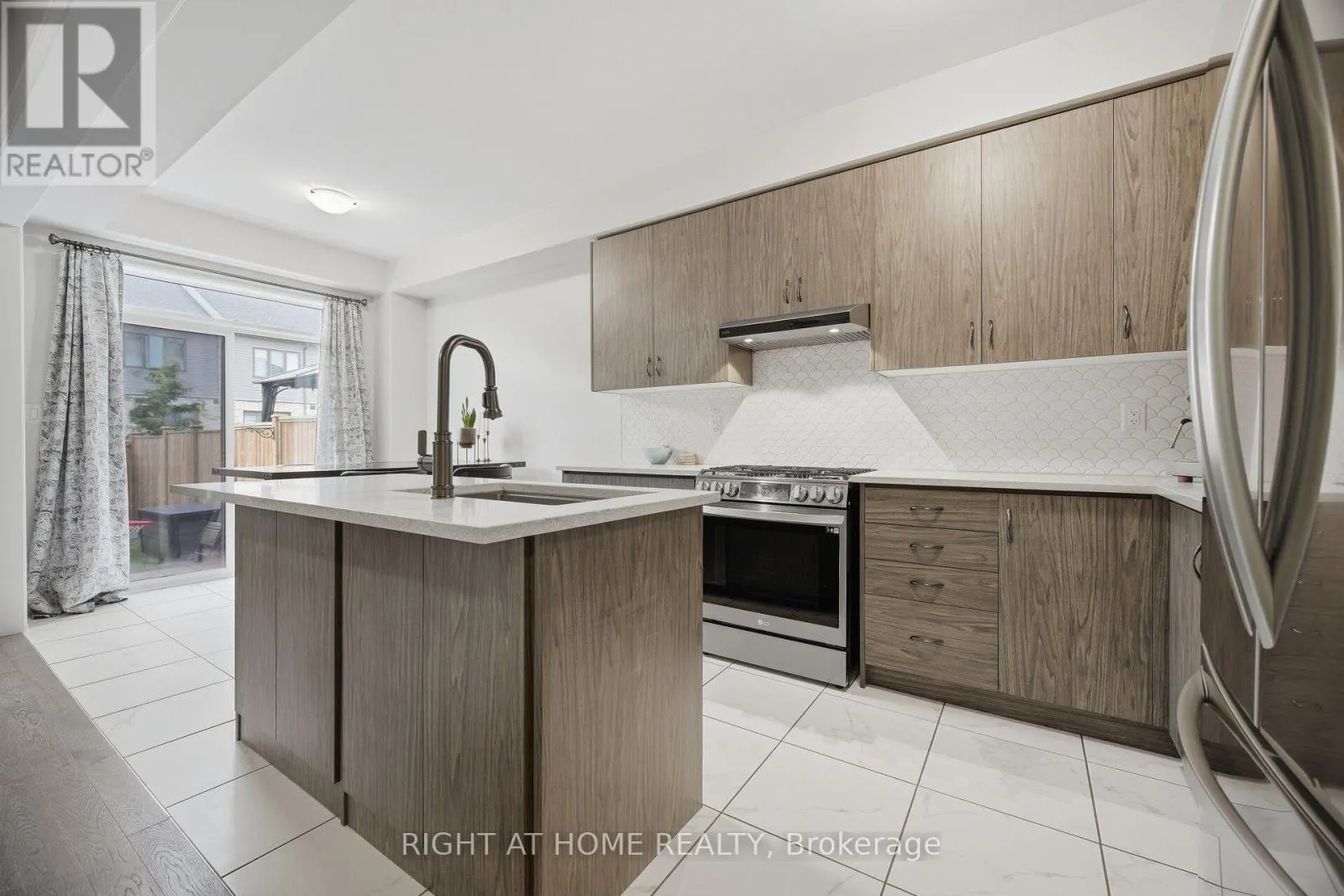 79 - 166 DEERPATH DRIVE