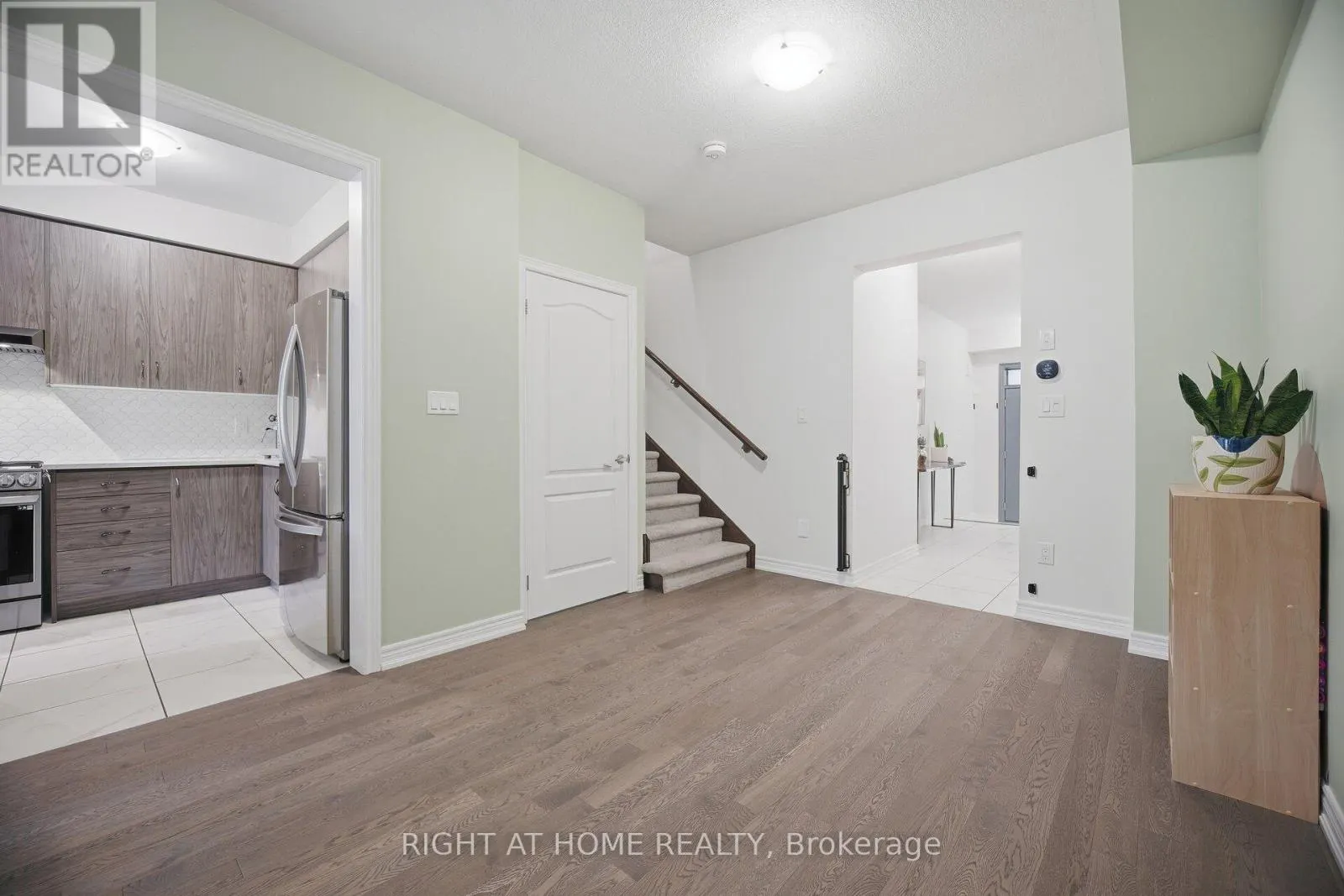 79 - 166 DEERPATH DRIVE