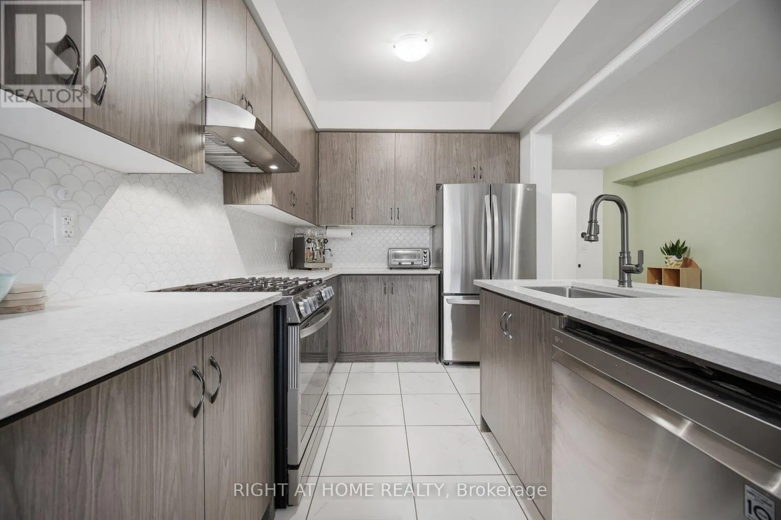 79 - 166 DEERPATH DRIVE