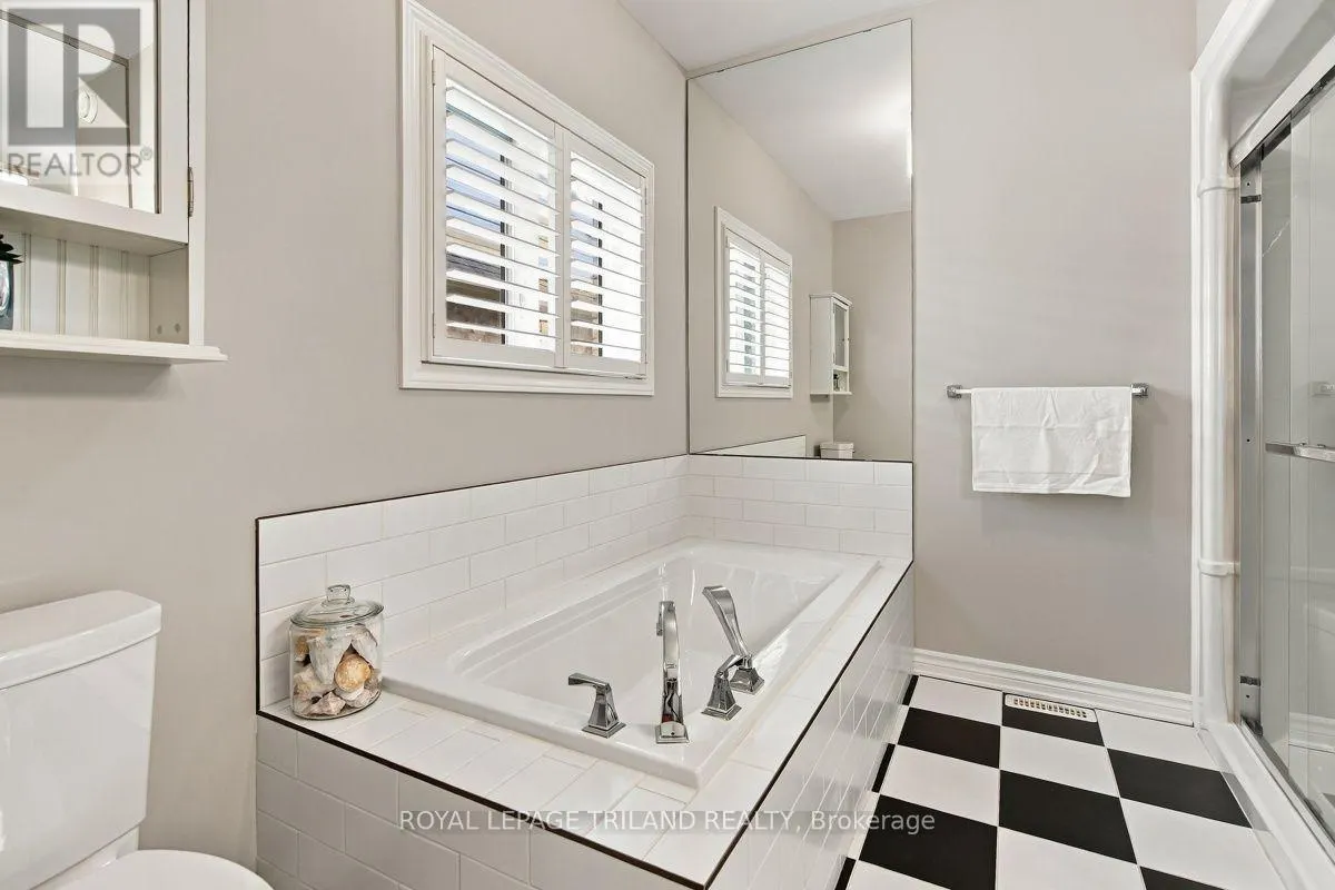 43 HICKORY LANE