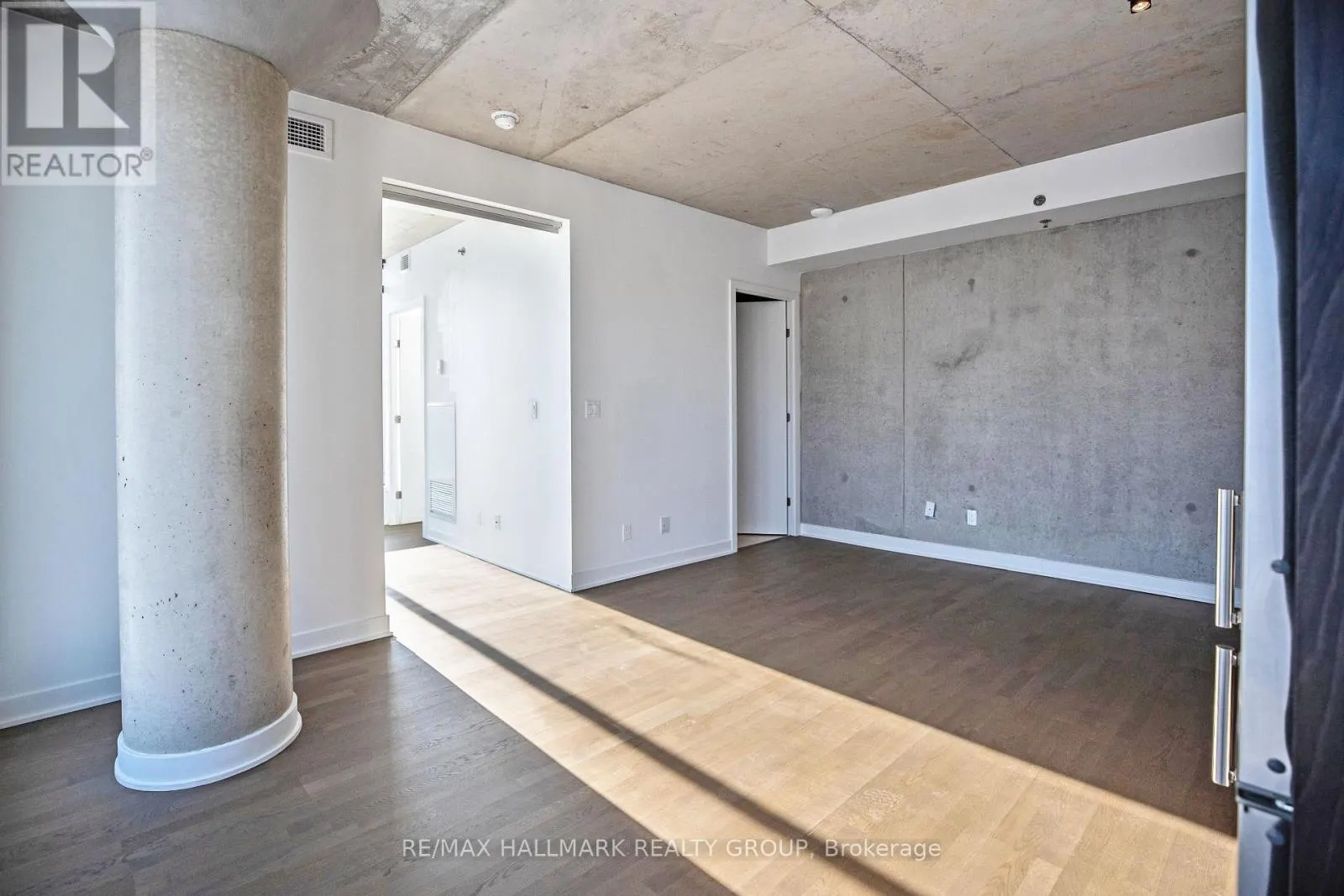 902 - 203 CATHERINE STREET