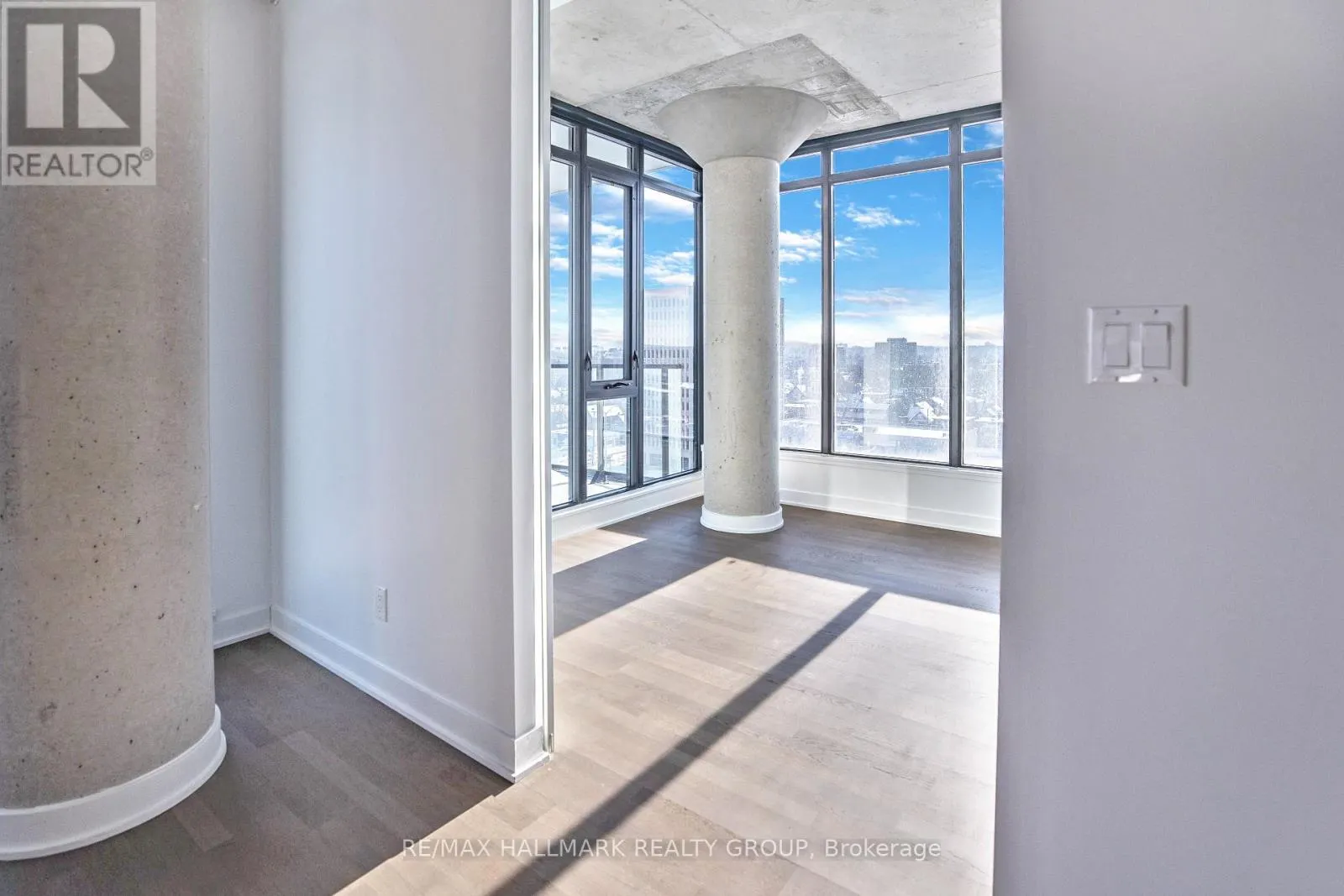 902 - 203 CATHERINE STREET