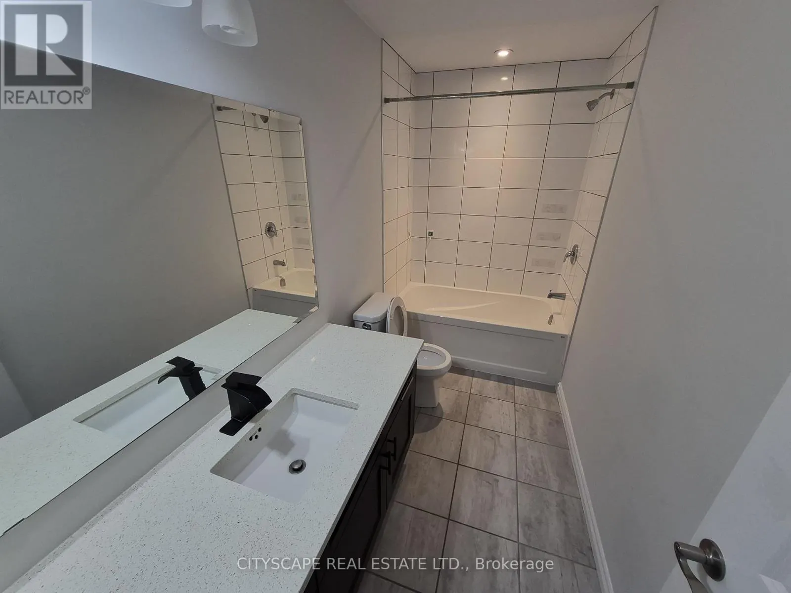 16 - 125 HOLLYBROOK TRAIL
