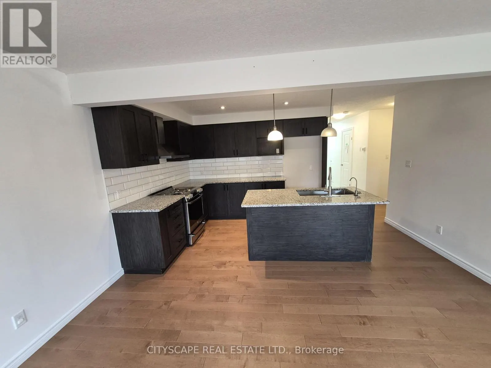 16 - 125 HOLLYBROOK TRAIL