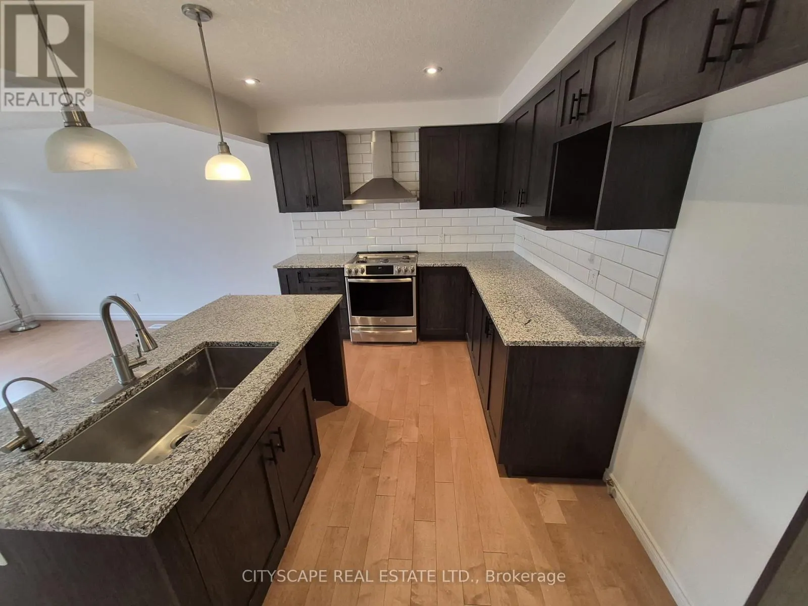 16 - 125 HOLLYBROOK TRAIL