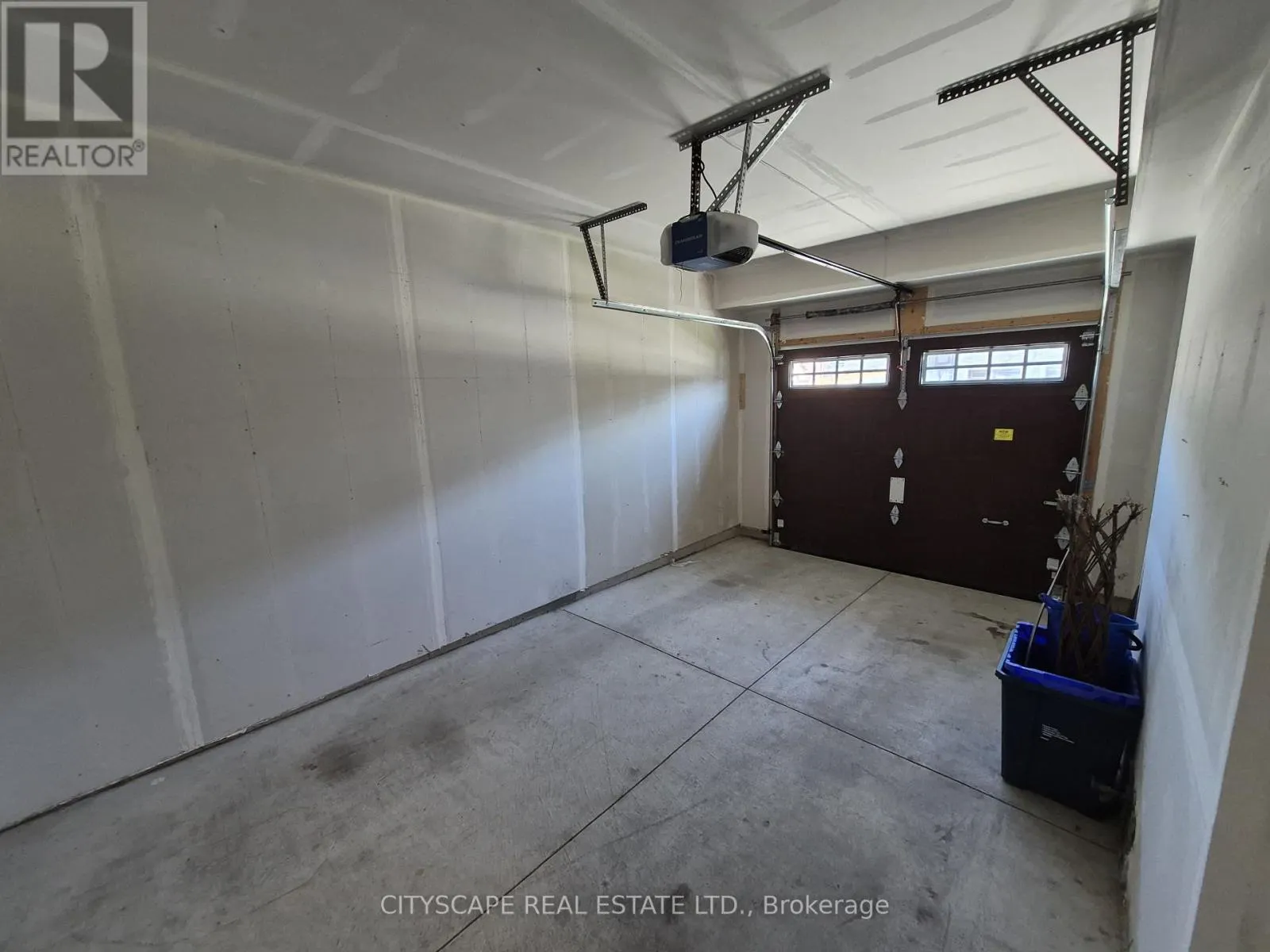 16 - 125 HOLLYBROOK TRAIL
