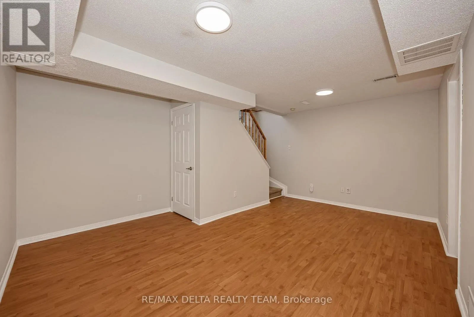 858 COMO CRESCENT