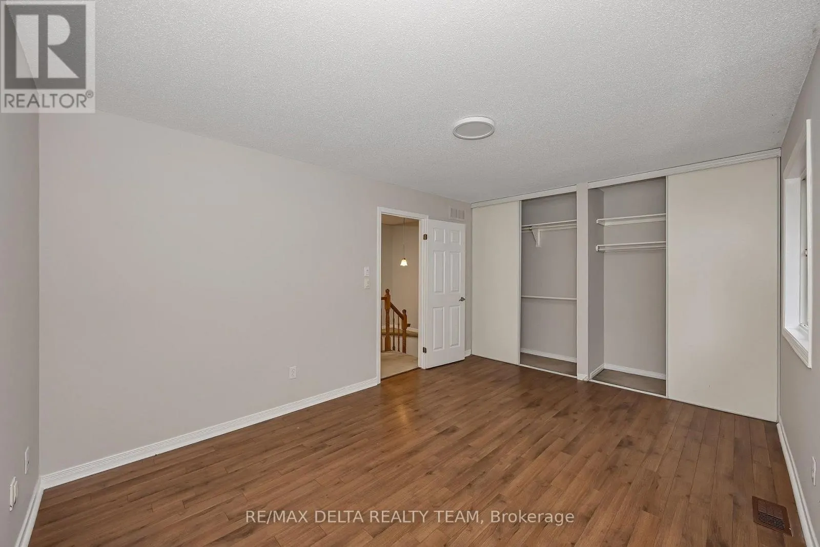 858 COMO CRESCENT