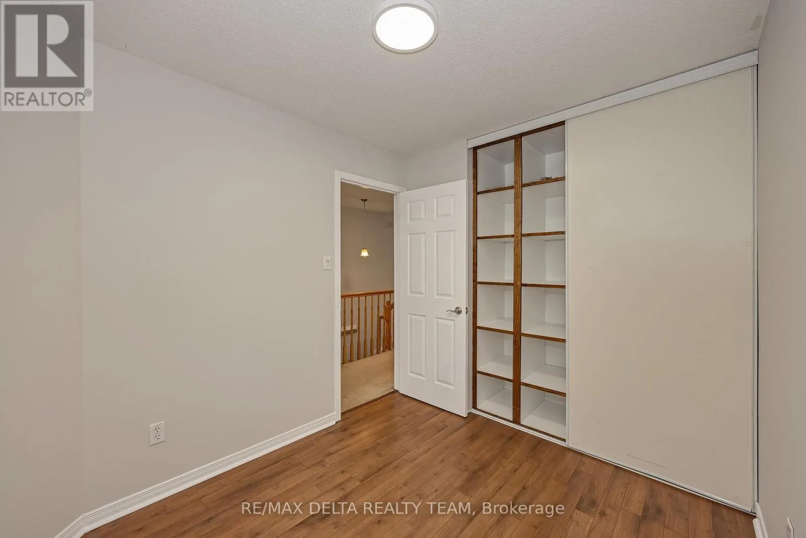 858 COMO CRESCENT