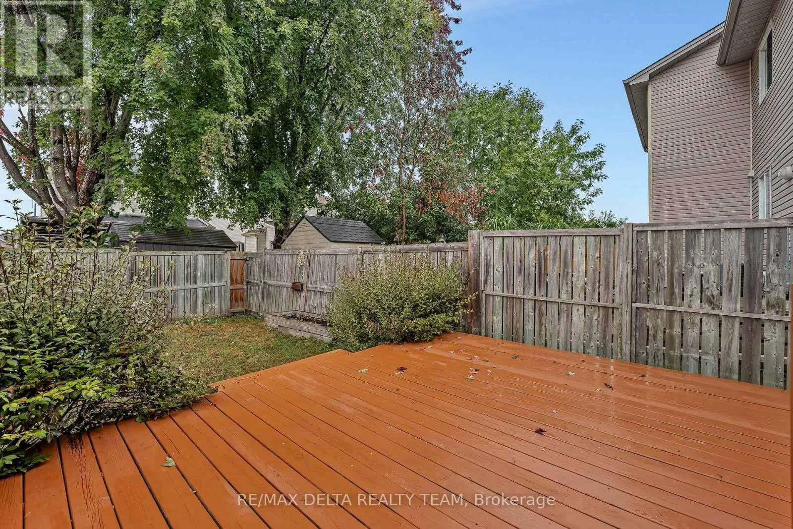 858 COMO CRESCENT