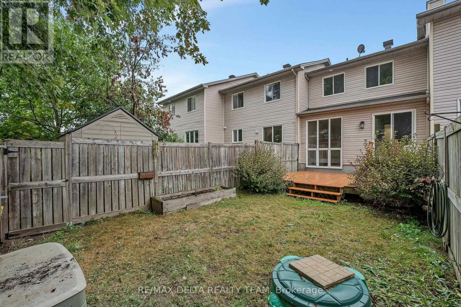 858 COMO CRESCENT