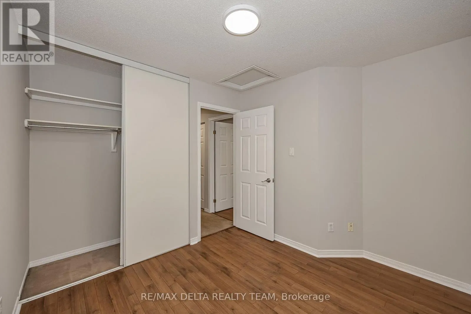 858 COMO CRESCENT