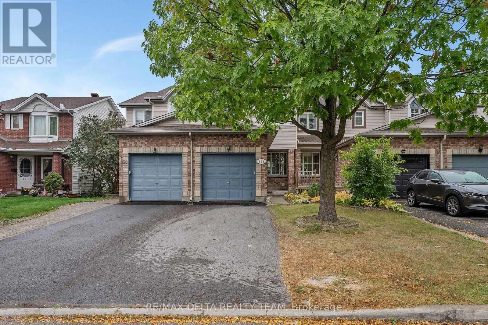 858 COMO CRESCENT