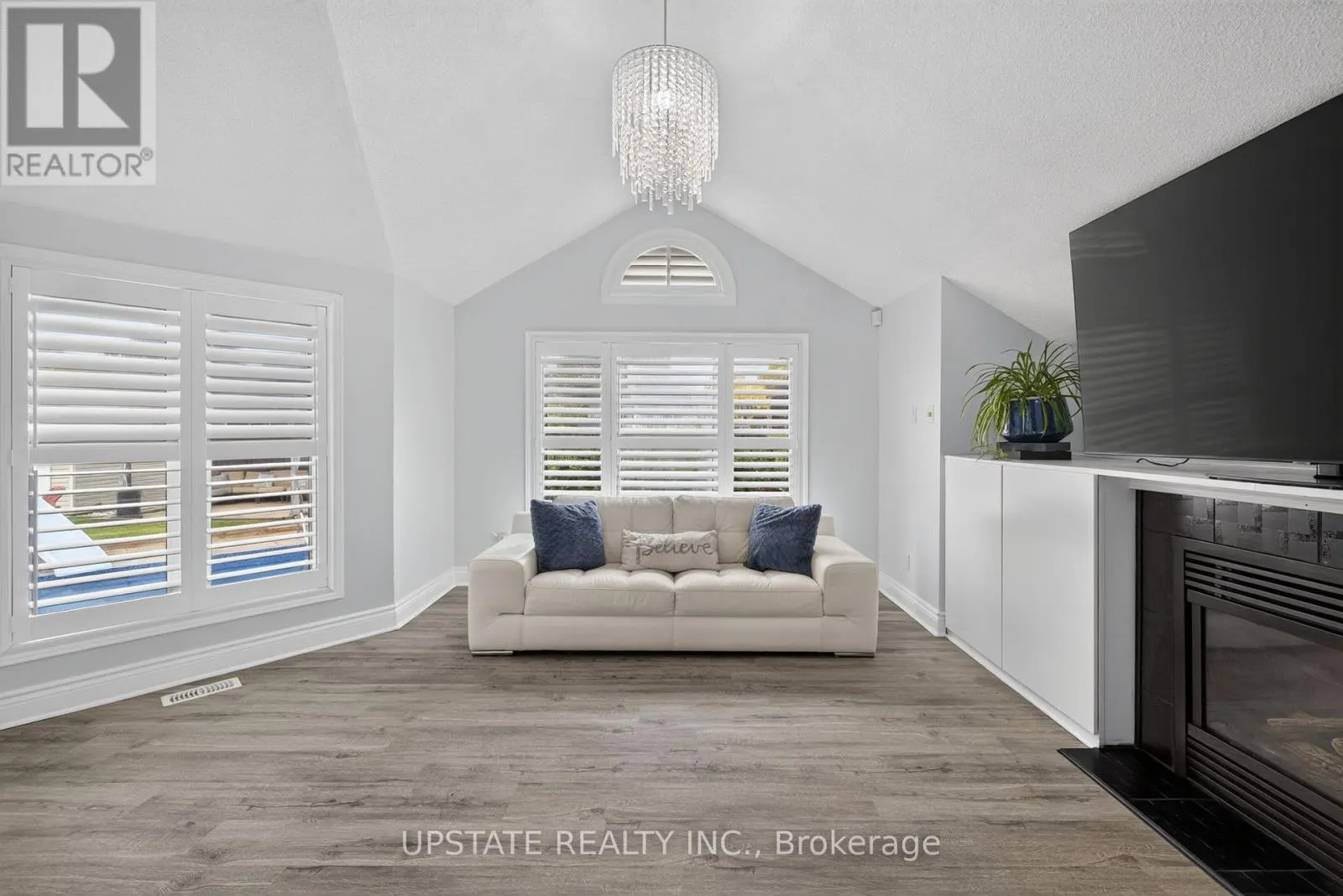 221 CEDARWOODS CRESCENT