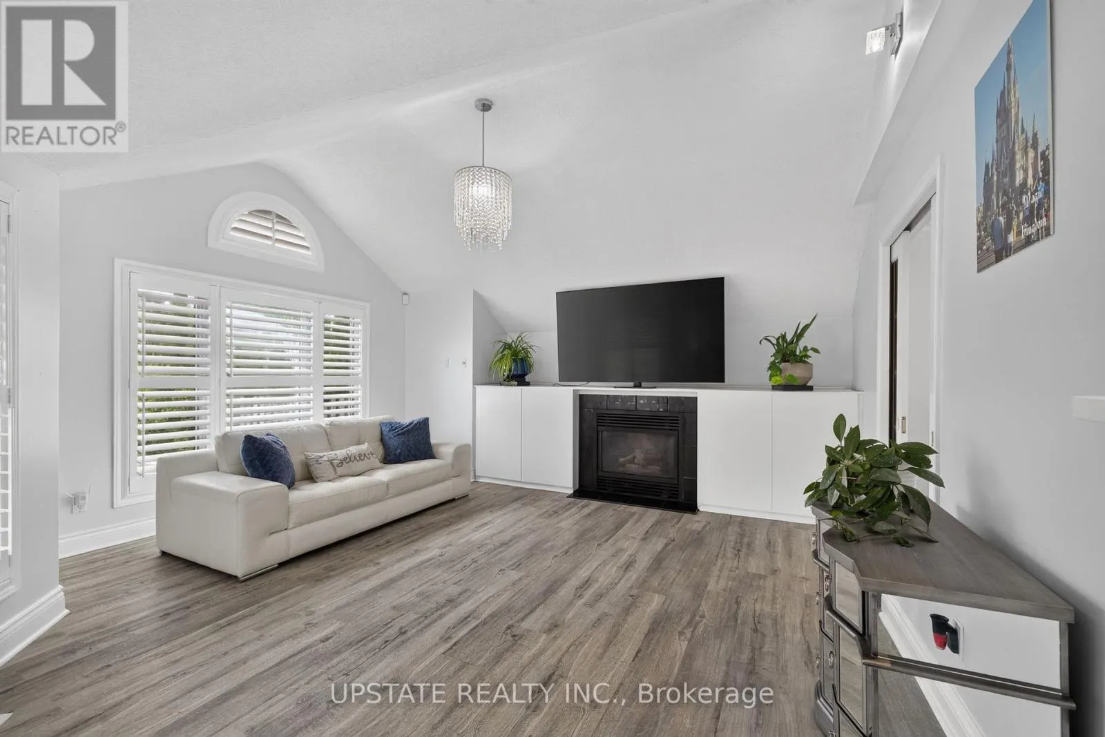 221 CEDARWOODS CRESCENT