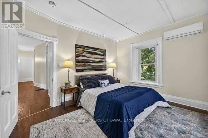 716 KING STREET W