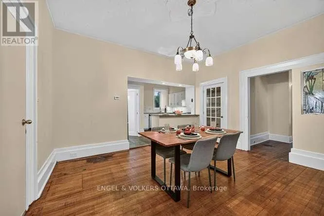 716 KING STREET W