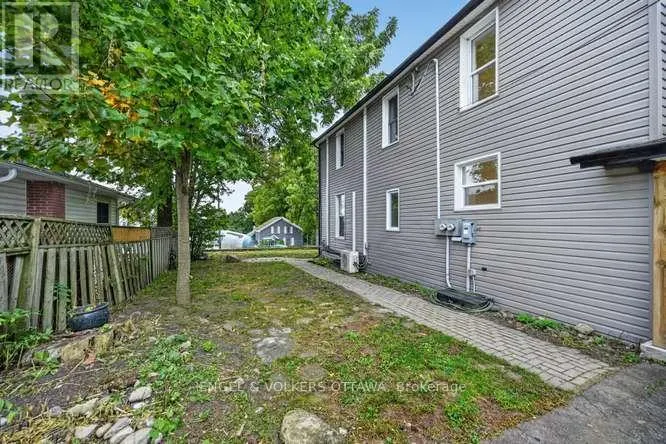 716 KING STREET W