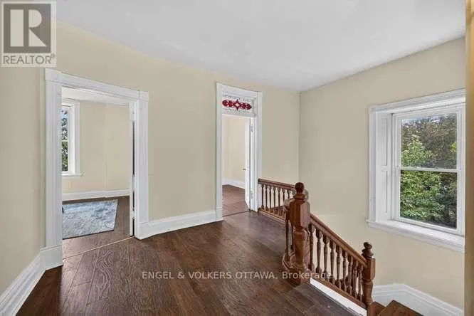 716 KING STREET W