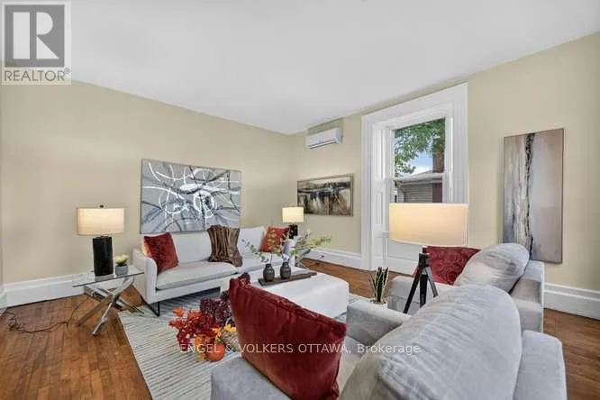 716 KING STREET W