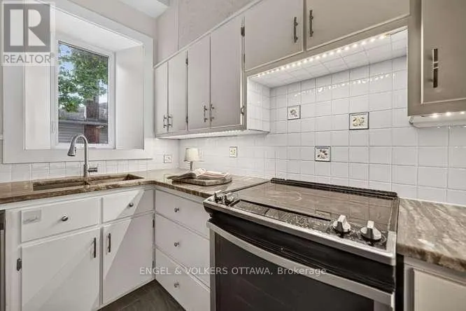 716 KING STREET W