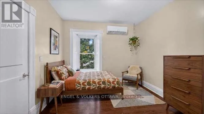 716 KING STREET W