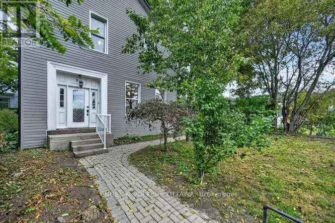 716 KING STREET W