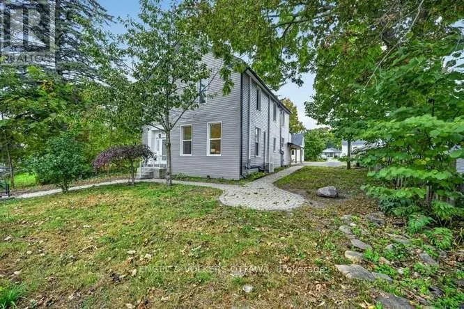 716 KING STREET W