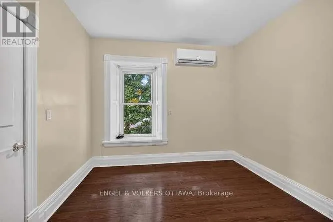 716 KING STREET W