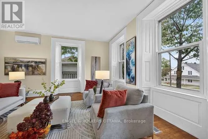 716 KING STREET W