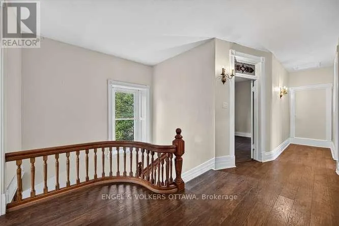 716 KING STREET W