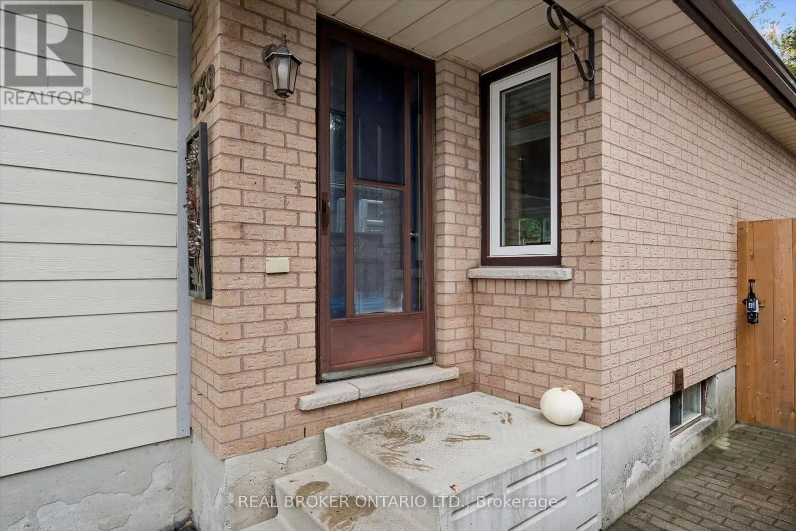 339 STRATHALLAN STREET