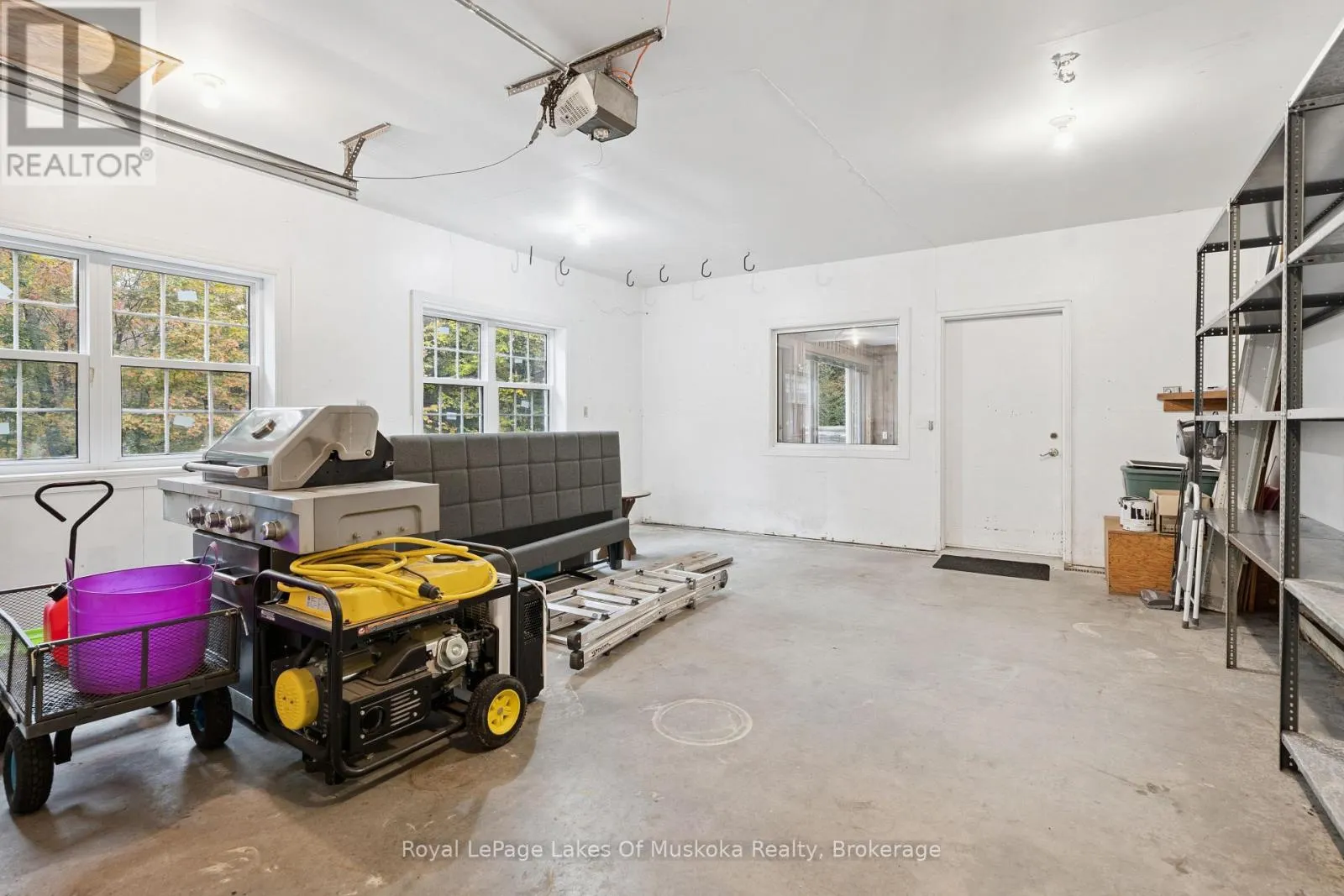 1181 LONE PINE DRIVE