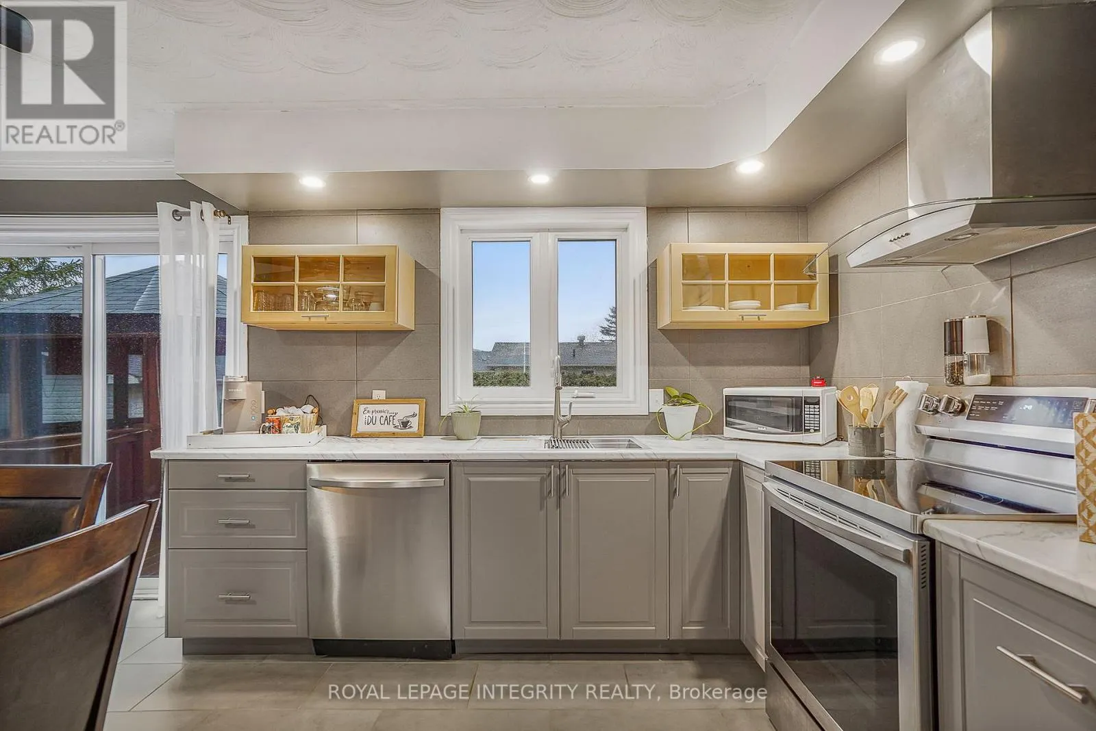 84 LALANDE CRESCENT
