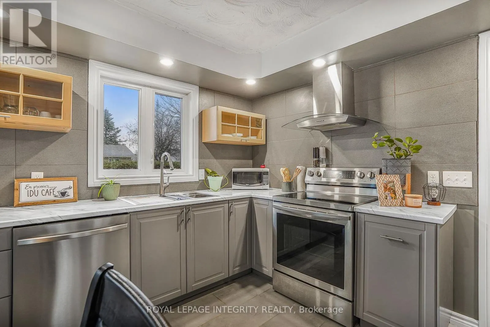 84 LALANDE CRESCENT