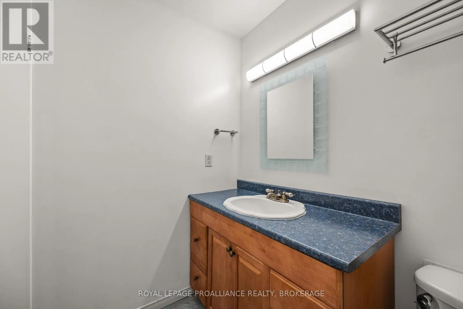 112 - 17 ELDON HALL PLACE #112