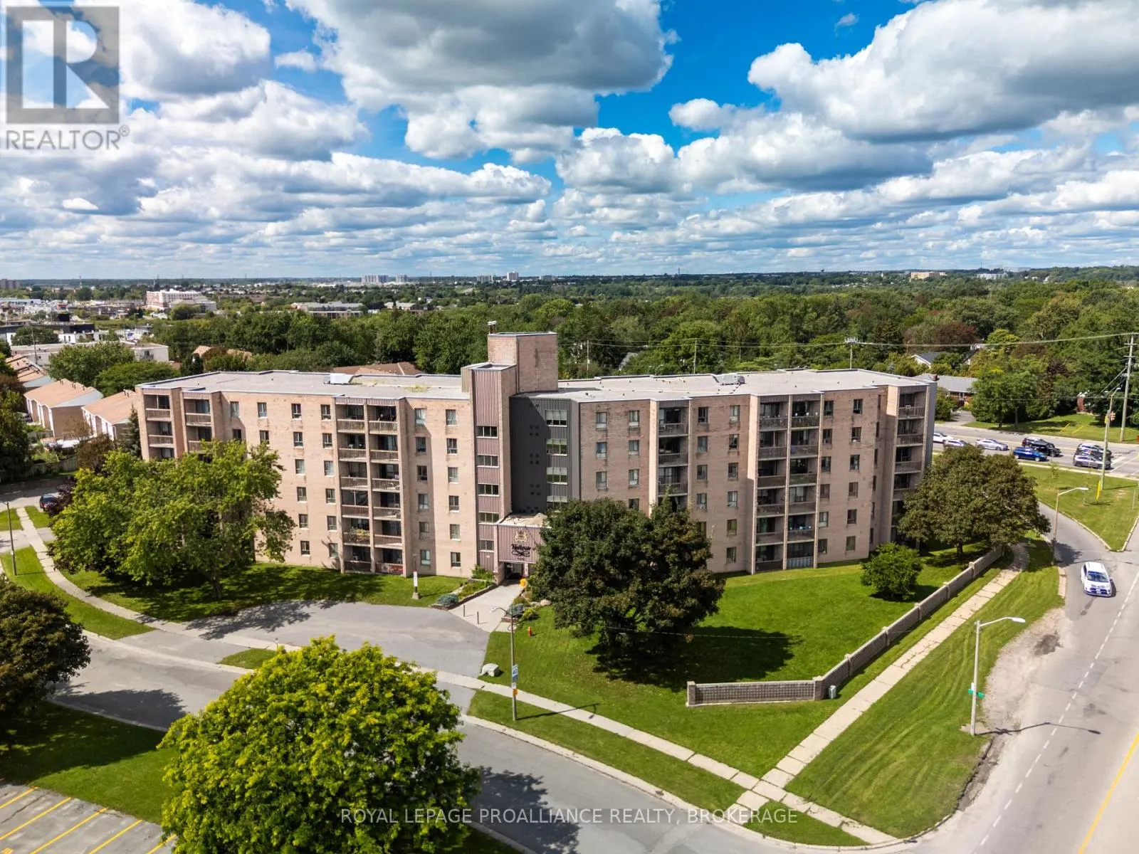 112 - 17 ELDON HALL PLACE #112