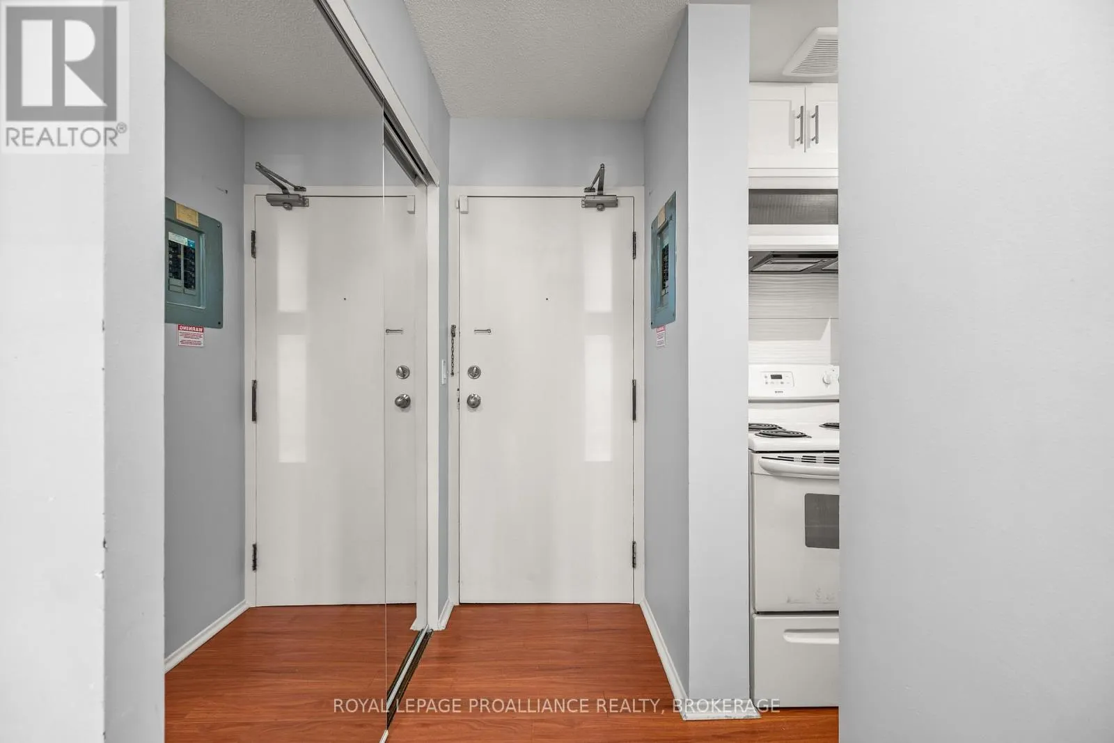 112 - 17 ELDON HALL PLACE #112