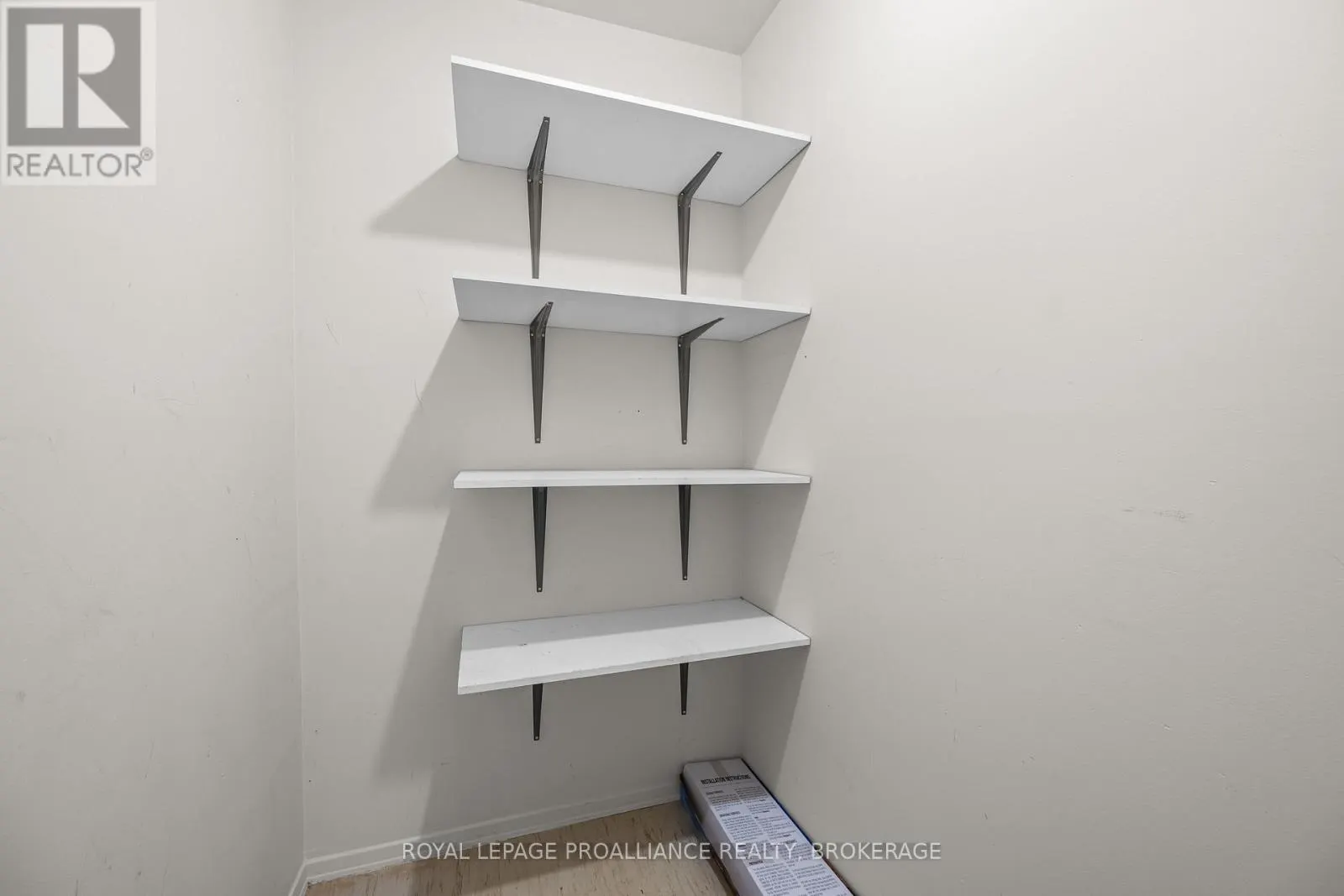112 - 17 ELDON HALL PLACE #112