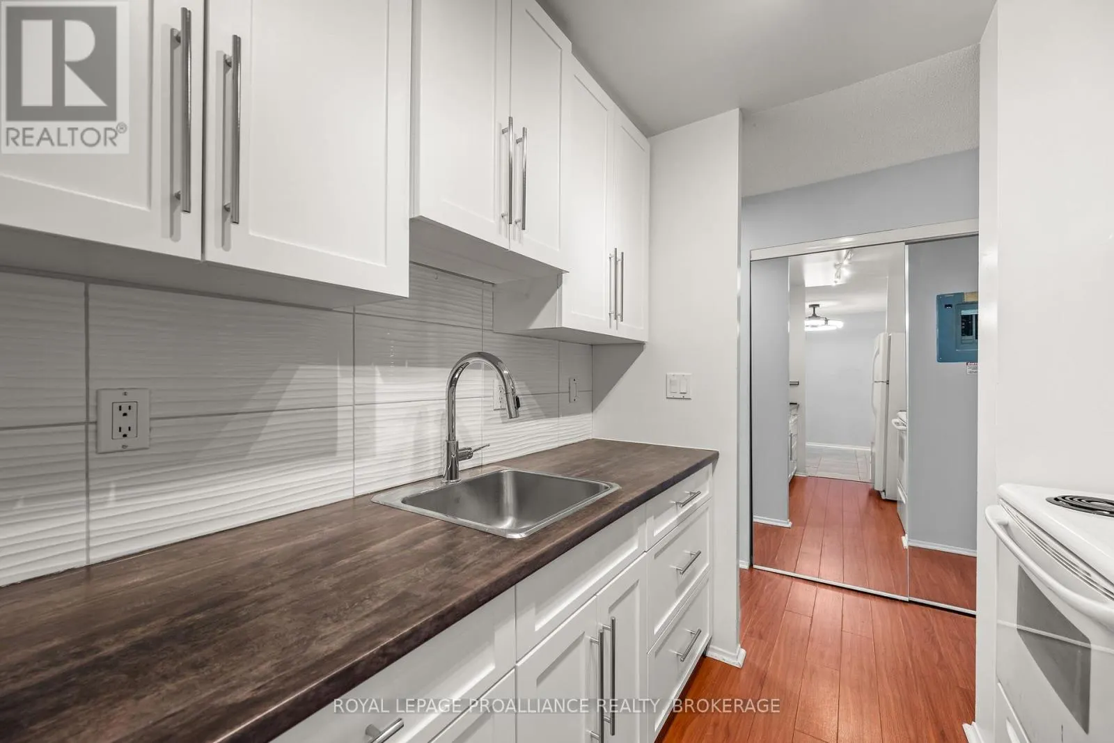112 - 17 ELDON HALL PLACE #112