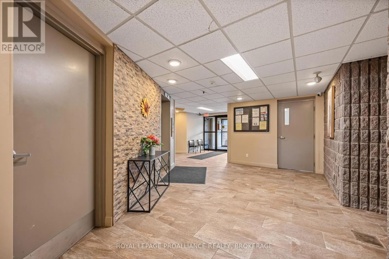 112 - 17 ELDON HALL PLACE #112
