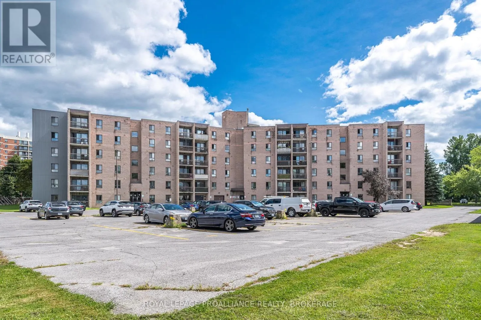 112 - 17 ELDON HALL PLACE #112
