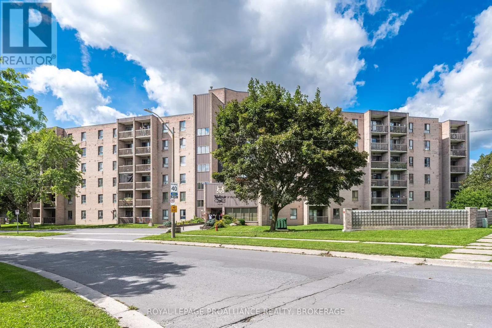 112 - 17 ELDON HALL PLACE #112