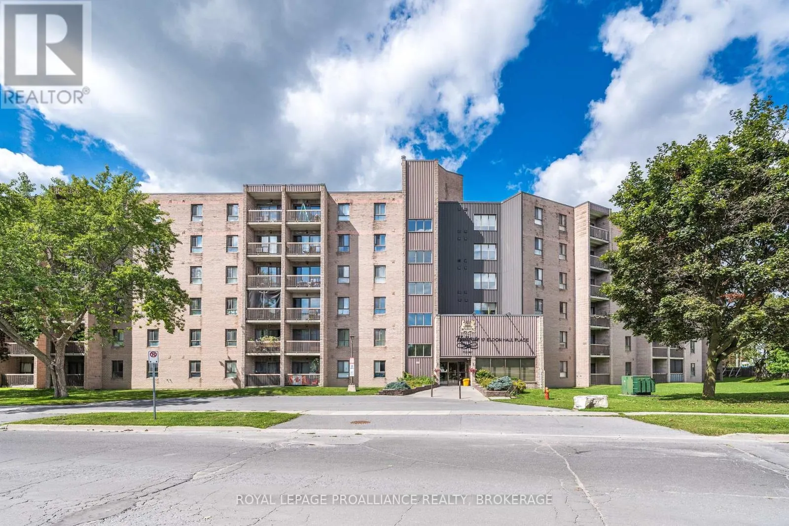 112 - 17 ELDON HALL PLACE #112