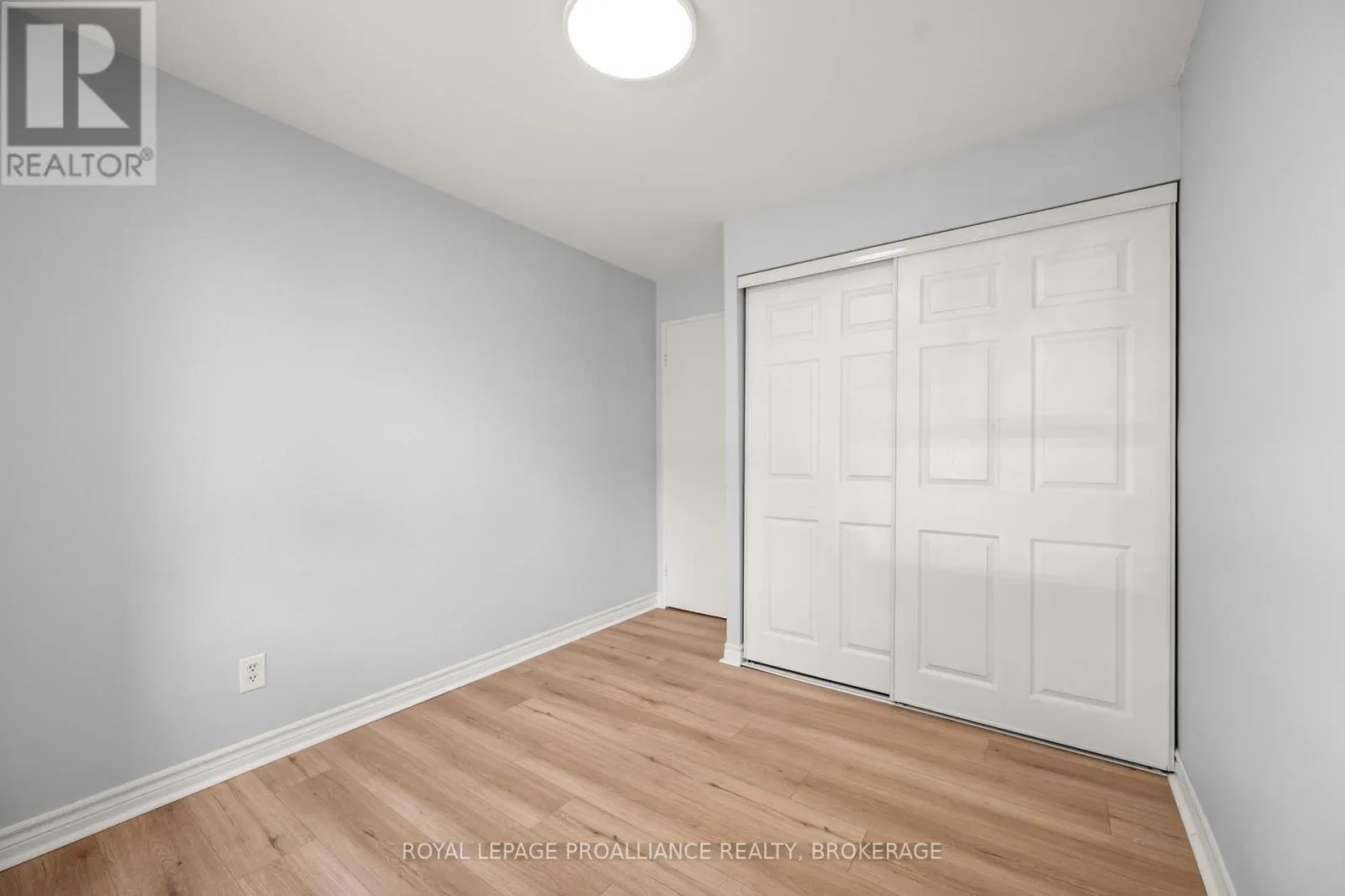 112 - 17 ELDON HALL PLACE #112